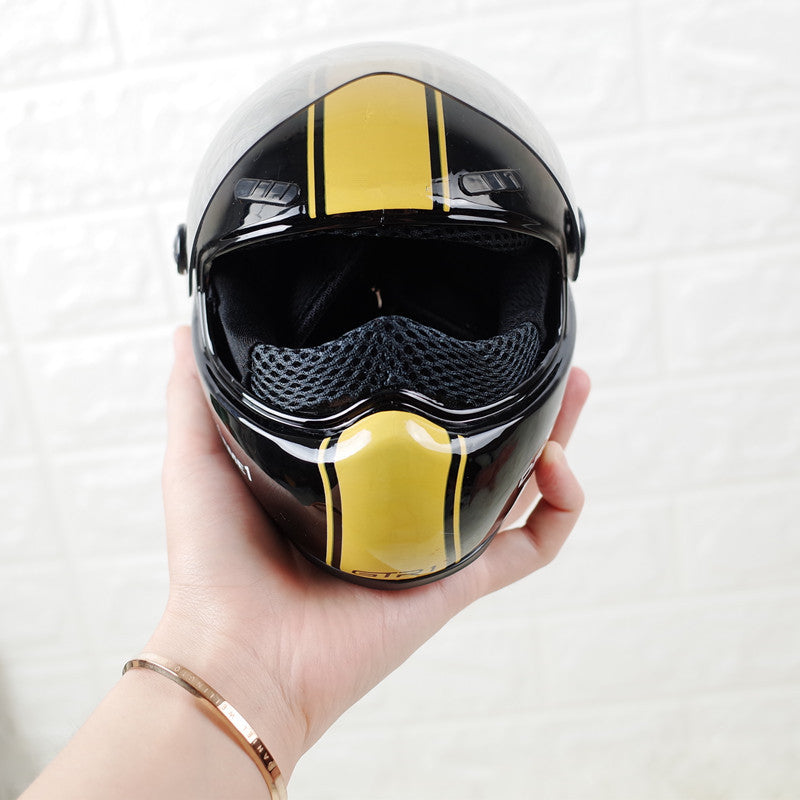 Pet Helmet for Cats - TikTok Photo Prop, Small Size