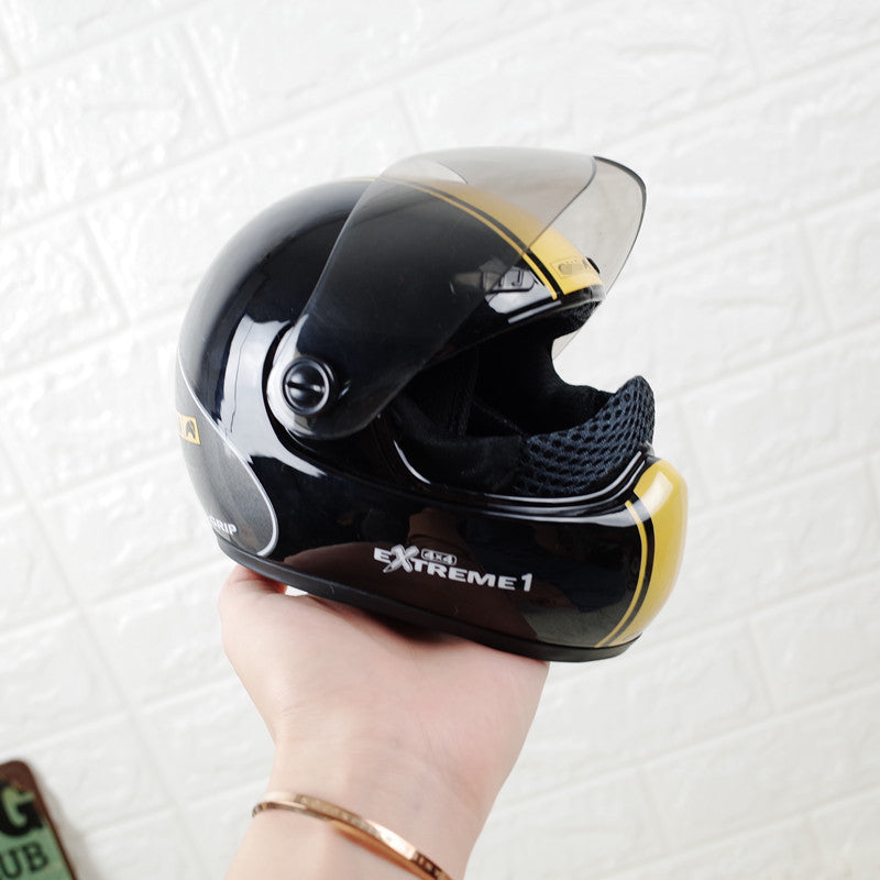 Pet Helmet for Cats - TikTok Photo Prop, Small Size
